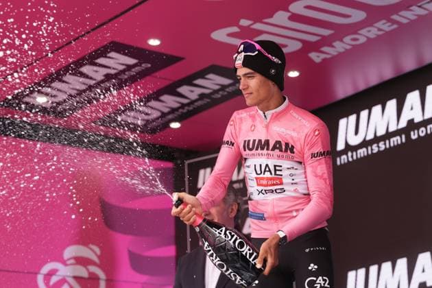 Luca Zaia, President of Veneto, and Del Toro Romero Isaac of Uae Team Emirates Xrg, pink jersey, during the stage 15 of the Giro d™Italia from Fiume Veneto to Asiago, Italy - Sunday, May 25, 2025. - cycling.  Copyright: xMassimoxPaolone LaPressex