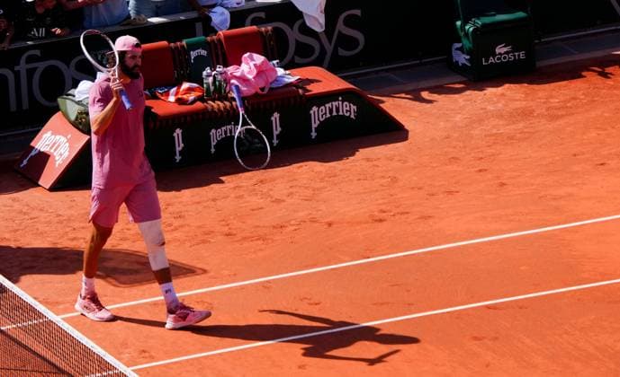Tennis, French Open, Tag 1 Reilly Opelka celebrates his first round win French Open Tennis, Day One, Tennis, Roland Garros, Paris, France - 25 May 2025 EDITORIAL USE ONLY No use with unauthorised audio, video, data, fixture lists, club league logos or live services. Online in-match use limited to 120 images, no video emulation. No use in betting, games or single club league player publications. Copyright: xJavierxGarcia Shutterstockx 15314618bf