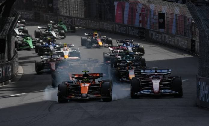 Formel 1 Grand Prix Monaco 2025 25.05.2025, Circuit de Monaco, Monte Carlo, Formel 1 Grand Prix Monaco 2025 ,im Bild Rennstart: Lando Norris (GBR), McLaren F1 Team, Charles Leclerc (MCO), Scuderia Ferrari HP, Oscar Piastri (AUS), Max Verstappen (NLD), Oracle Red Bull Racing, Lewis Hamilton (GBR)