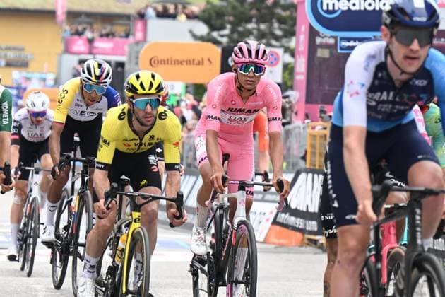 25-05-2025 Giro D italia; Tappa 15 Fiume Veneto - Asiago; 2025, Visma - Lease A Bike; 2025, Uae Team Emirates - Xrg; Yates, Simon; Del Toro Romero, Isaac; Asiago; 