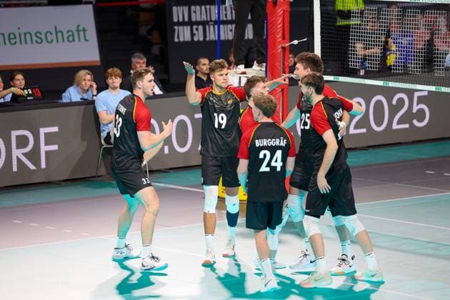 Das deutsche Team bejubelt einen Punktgewinn, GER, Deutschland vs. Italien, Volleyball, Herren, Laenderspiel, Saison 2024 2025, 25.05.2025, GER, Deutschland vs. Italien, Volleyball, Herren, Laenderspiel, Saison 2024 2025, 25.05.2025 Muenchen Copyright: xEibner-Pressefoto JennixMaulx EP_JML