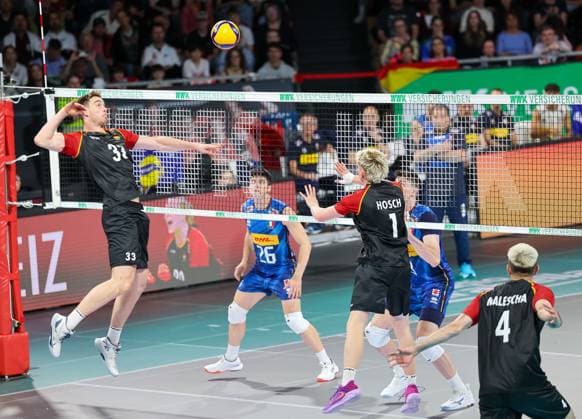 Simon Torwie (Deutschland, 33) mit Ball am Netz, GER, Deutschland vs. Italien, Volleyball, Herren, Laenderspiel, Saison 2024 2025, 25.05.2025, GER, Deutschland vs. Italien, Volleyball, Herren, Laenderspiel, Saison 2024 2025, 25.05.2025 Muenchen Copyright: xEibner-Pressefoto JennixMaulx EP_JML
