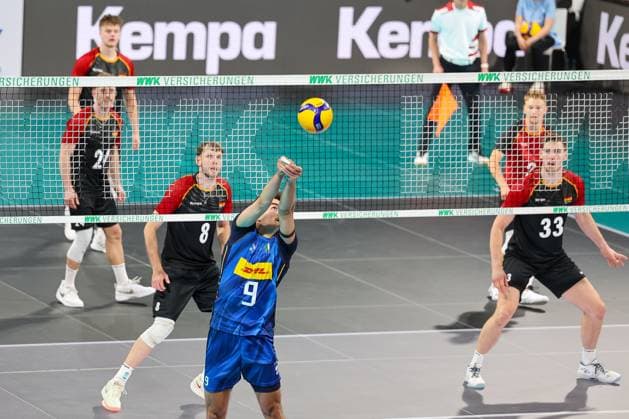 Francesco Sani (Italien, 09) mit Ball, GER, Deutschland vs. Italien, Volleyball, Herren, Laenderspiel, Saison 2024 2025, 25.05.2025, GER, Deutschland vs. Italien, Volleyball, Herren, Laenderspiel, Saison 2024 2025, 25.05.2025 Muenchen Copyright: xEibner-Pressefoto JennixMaulx EP_JML