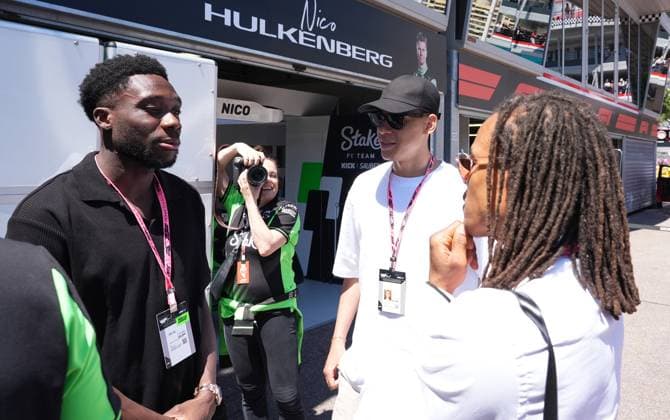 Formel 1 Grand Prix Monaco 2025 25.05.2025, Circuit de Monaco, Monte Carlo, Formel 1 Grand Prix Monaco 2025 ,im Bild Fussballer Jamal Musiala (Bayern München), Fussballer Alphonso Davies (Bayern München), Fussballer Edgar Davids.