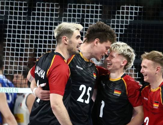 Freude bei der deutschen Mannschaft, He-Volleyball, Laenderspiel Deutschland vs Italien, BMW Park, Muenchen, 25.05.25, Copyright: WolfgangxFehrmann