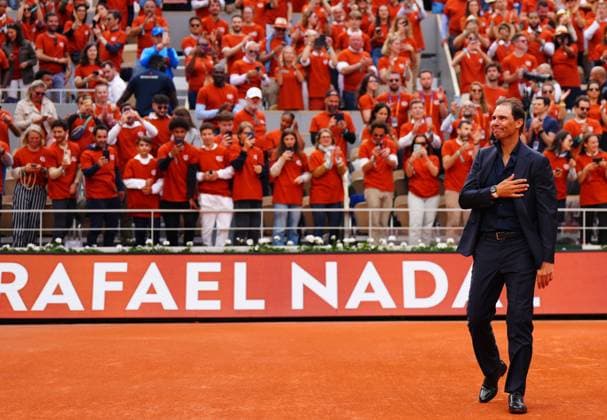 Tennis, French Open, Rafael Nadal wird mit Abschiedszeremonie geehrt Rafa Nadal is honoured in a farewell ceremony on Philippe Chatrier Court and does a lap of honour on the famous court French Open Tennis, Day One, Tennis, Roland Garros, Paris, France - 25 May 2025 EDITORIAL USE ONLY No use with unauthorised audio, video, data, fixture lists, club league logos or live services. Online in-match use limited to 120 images, no video emulation. No use in betting, games or single club league player publications.  Copyright: xJavierxGarcia Shutterstockx 15314618bu