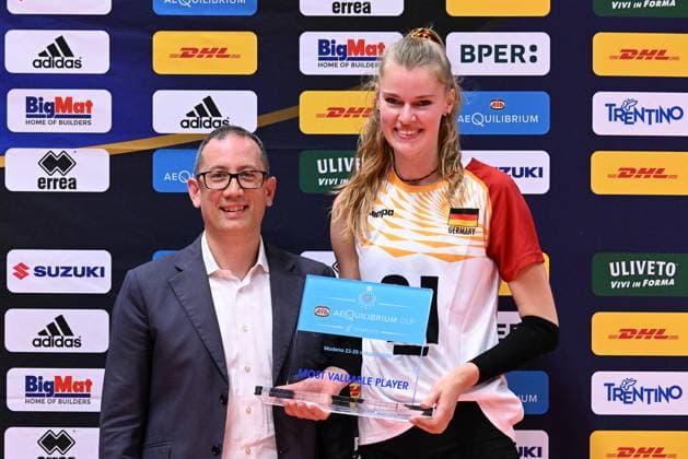 Sport Bilder des Tages Weitzel Camilla ( Germany ) MVP of the match during the match Italy vs Germany at Pala Panini Modena 25may2025 , AIA AeQuilibrium Cup Women Elite.  Copyright: xDuilioxDellaxLibera IPAxSportx xipa-agency.netx xx IPA_58240280 IPA_Agency_IPA58240280