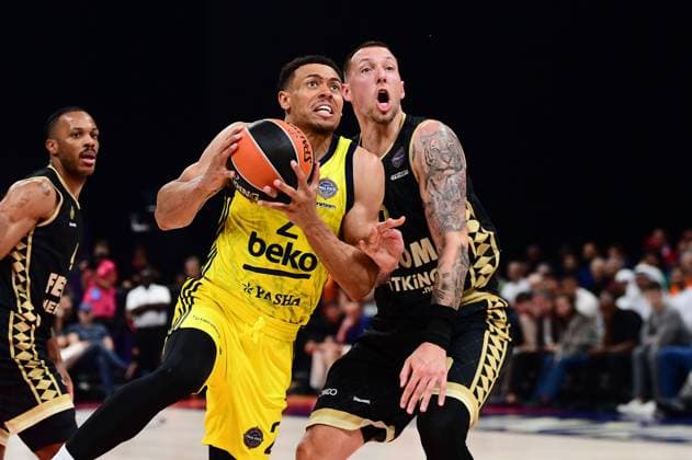 Sport Themen der Woche KW21 Sport Bilder des Tages Basketball, Euroleague, FinalFour, Finale, AS Monaco - Fenerbahce Istanbul Turkish Airlines EuroLeague Final Four - Daniel Theis of AS Monaco in action against Wade Baldwin of Fenerbahce Beko Istanbul during the Euroleague Final Four Final basketball match between AS Monaco in action against of Fenerbahce Beko Istanbul held at Etihad Arena in Abu Dhabi, United Arab Emirates, 25 May 2025. Abu Dhabi United Arab Emirates Copyright: xOnexInchxProductionsx 6570072