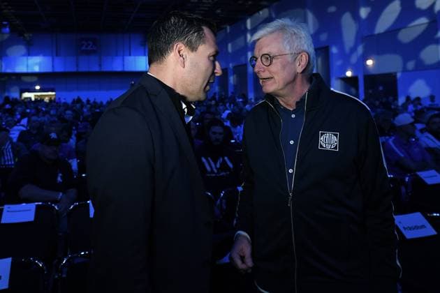 Fußball 2. Bundesliga Mitgliederversammlung des Hertha B.S.C. e. V. am 25.05.2025 in der Messe Berlin in Berlin Benjamin Weber ( Sportdirektor Berlin ), links - Dr. Ralf Thaeter ( Präsidiumsmitglied Berlin ), rechts