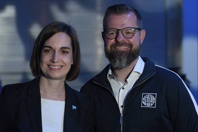 Fußball 2. Bundesliga Mitgliederversammlung des Hertha B.S.C. e. V. am 25.05.2025 in der Messe Berlin in Berlin Anne Noske ( Vizepräsidentin Berlin ), links - Fabian Drescher ( Präsident Berlin ), rechts