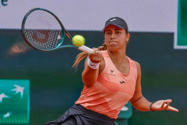 May 26, 2025, Paris, Paris, France: Jessica Bouzas Maneiro (ESP) in action during the tennis Grand Slam of Roland Garros 2025,match betweenJessica Bouzas Maneiro (ESP) and Emma Navarro (USA) at Roland Garros Stadium - on May 26 2025.Paris - France Paris France - ZUMAb253 20250526_zsp_b253_005 Copyright: xLoicxBaratouxx