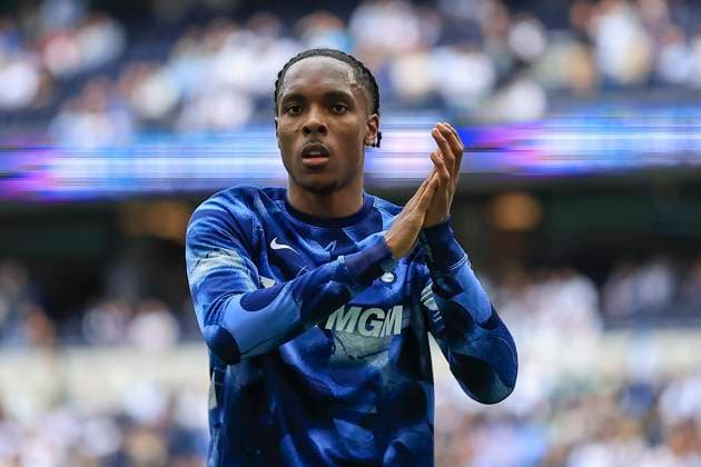 Tottenham Hotspur v Brighton and Hove Albion Premier League 25 05 2025. Tottenham Hotspur Forward Mathys Tel (11) Claps the Fans during the Premier League match between Tottenham Hotspur and Brighton and Hove Albion at Tottenham Hotspur Stadium, London, United Kingdom on 25 May 2025. Editorial use only DataCo restrictions apply See www.football-dataco.com , Copyright: xChrisxFoxwellx PSI-22153-0273