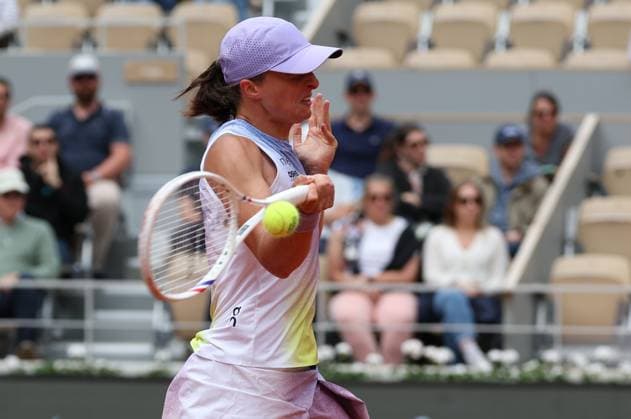 ROLAND GARROS 2025 Thierry Larret MAXPPP - PARIS (75) 26 05 2025 Thierry Larret Maxppp. Tennis. Roland Garros 2025. Internationaux de France de tennis. Stade Roland Garros, Paris (75). Le 26 mai. Court Phillipe Chatrier : Rebecca SRAMKOVA (SVK) vs Iga SWIATEK (POL) - Tennis. Roland Garros 2025. French Open tennis tournament. Roland Garros Stadium, Paris (75) PARIS (75) STADE ROLAND GARROS PARIS ILE DE FRANCE FRANCE  Copyright: xMAXPPPxThierryxLarretx TLR202505267881 TLR202505267881