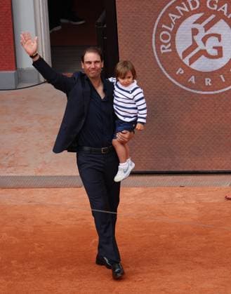 Rafael Nadal tribute ceremony Roland-Garros Rafael Nadal tribute ceremony Roland-Garros Rafael Nadal, with his son Rafa Jr., are seen at Roland Garros during day one of the French Open on May 25, 2025 in Paris, France.  Copyright: xDFYx