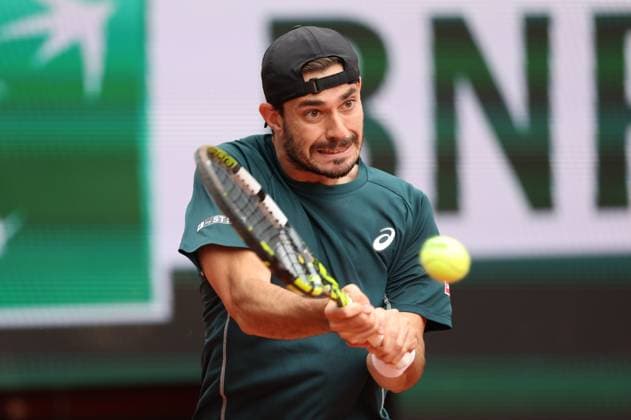 ROLAND GARROS 2025 Thierry Larret MAXPPP - PARIS (75) 26 05 2025 Thierry Larret Maxppp. Tennis. Roland Garros 2025. Internationaux de France de tennis. Stade Roland Garros, Paris (75). Le 26 mai. Court Suzanne Lenglen : Giulo ZEPPIERI (ITA) vs Carlos-ALCARAZ (ESP) PARIS (75) STADE ROLAND GARROS PARIS ILE DE FRANCE FRANCE  Copyright: xMAXPPPxThierryxLarretx TLR202505268001 TLR202505268001