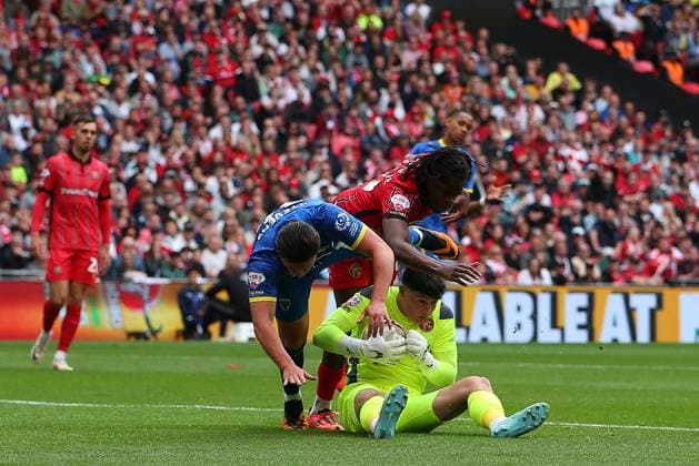 26th May 2025; Wembley Stadium, London, England; EFL League Two Play Off Football Final, AFC Wimbledon versus Walsall; goalkeeper Tommy Simkin of Walsall beats his teammate Nathan Asiimwe and Mathew Stevens of AFC Wimbledon to the ball  ActionPlus12794724 KatiexChan