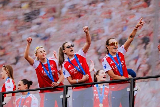 Bilder des Jahres 2025, Sport 05 Mai Sport Bilder des Tages Chloe Kelly (18 Arsenal) Steph Catley (7 Arsenal) Caitlin Foord (19 Arsenal) during the UEFA Womens Champions League Arsenal Trophy Lift at Emirates Stadium in London, England. (Pauline FIGUET SPP)  Copyright: xPaulinexFIGUETx xSPPx spp-en-PaFiSp-PF_ARS3319