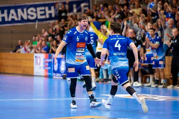 Rasmus Houmoeller (Nr. 6, VfL Luebeck-Schwartau) und Örn Vésteinsson Östenberg (Nr. 4, VfL Luebeck-Schwartau) freuen sich jubeln. VfL Luebeck-Schwartau vs. Bergischer HC, Handball, 2. Bundesliga, 26.05.25 Luebeck Schleswig-Holstein Germany