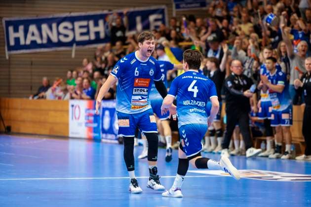 Rasmus Houmoeller (Nr. 6, VfL Luebeck-Schwartau) und Örn Vésteinsson Östenberg (Nr. 4, VfL Luebeck-Schwartau) freuen sich jubeln. VfL Luebeck-Schwartau vs. Bergischer HC, Handball, 2. Bundesliga, 26.05.25 Luebeck Schleswig-Holstein Germany