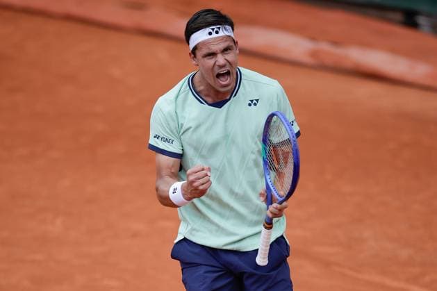 Paris 26.05.2025 xABx Tennis French Open 2025 Roland-Garros, Daniel Altmaier GER - Taylor Fritz USA v.l., Daniel Altmaier GER macht einen eine Faust, Siegerfaust, jubelt Copyright: HMBxMedia AntonioxBorga