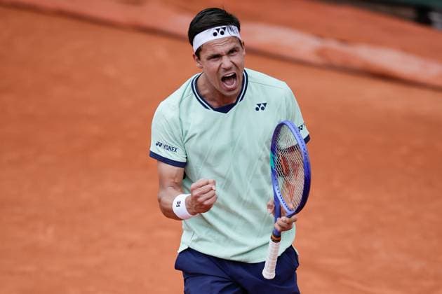 Paris 26.05.2025 xABx Tennis French Open 2025 Roland-Garros, Daniel Altmaier GER - Taylor Fritz USA v.l., Daniel Altmaier GER macht einen eine Faust, Siegerfaust, jubelt Copyright: HMBxMedia AntonioxBorga