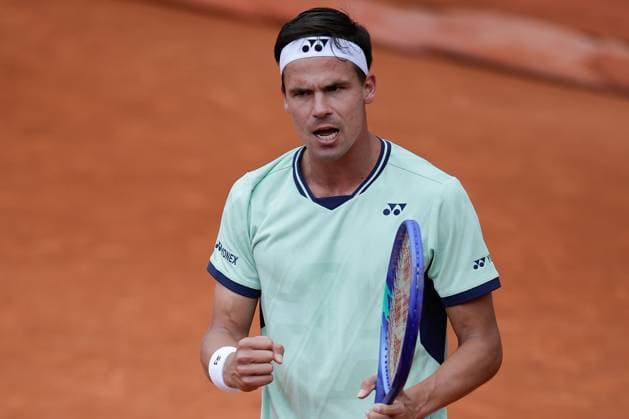 Paris 26.05.2025 xABx Tennis French Open 2025 Roland-Garros, Daniel Altmaier GER - Taylor Fritz USA v.l., Daniel Altmaier GER macht einen eine Faust, Siegerfaust, jubelt Copyright: HMBxMedia AntonioxBorga