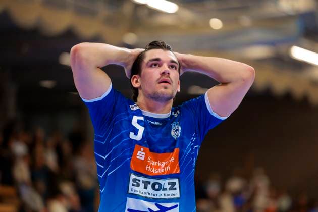 Kaj Geenen (Nr. 5, VfL Luebeck-Schwartau) ist niedergeschlagen deprimiert enttaeuscht. VfL Luebeck-Schwartau vs. Bergischer HC, Handball, 2. Bundesliga, 26.05.25 Luebeck Schleswig-Holstein Germany