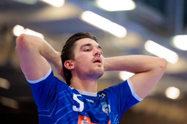 Kaj Geenen (Nr. 5, VfL Luebeck-Schwartau) ist niedergeschlagen deprimiert enttaeuscht. VfL Luebeck-Schwartau vs. Bergischer HC, Handball, 2. Bundesliga, 26.05.25 Luebeck Schleswig-Holstein Germany