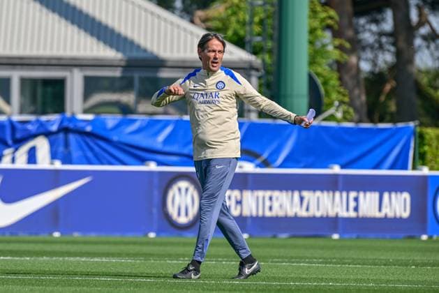 Head coach of Inter Simone Inzaghi seen during the Inter Media Day during Inter Champions League Media Day, UEFA Champions League football match in Appiano Gentile, Italy, May 26 2025  Copyright: xTommasoxFimiano IPAxSportx xipa-agency.netx xx IPA_58286560 IPA_Agency_IPA58286560