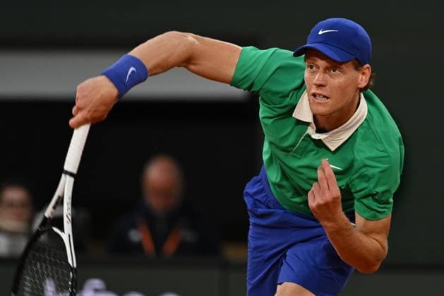 Roland Garros 2025: Jannik Sinner (ITA) during the Men s Singles tennis match against Arthur Rinderknech on Court Philippe-Chatrier during the Grand Slam tennis tournament on May 26, 2025 at Roland Garros Stadium in Paris, France. - 26 05 2025 - France Ile-de-France (region) Paris -  JulienxMattiax xLexPictorium LePictorium_0308918