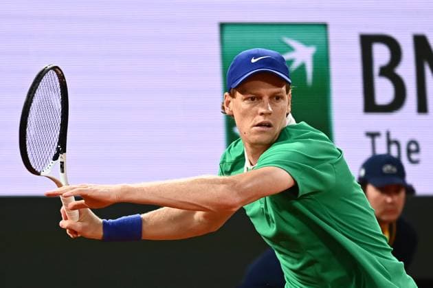 Roland Garros 2025: Jannik Sinner (ITA) during the Men s Singles tennis match against Arthur Rinderknech on Court Philippe-Chatrier during the Grand Slam tennis tournament on May 26, 2025 at Roland Garros Stadium in Paris, France. - 26 05 2025 - France Ile-de-France (region) Paris -  JulienxMattiax xLexPictorium LePictorium_0308920