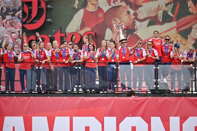 London, England, May 26th 2025: Arsenal lift the UEFA Women s Champions League trophy during the trophy lift celebrations at Emirates Stadium on May 26, 2025 in London, England. (Yaroslav Dunka SPP) Copyright: xYaroslavxDunkax xSPPx spp-en-YaDuSp-SPP_7989