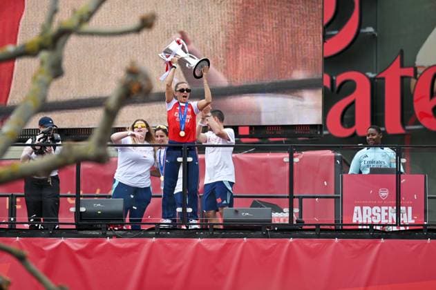London, England, May 26th 2025: Katie McCabe of Arsenal lift the UEFA Women s Champions League trophy during the trophy lift celebrations at Emirates Stadium on May 26, 2025 in London, England. (Yaroslav Dunka SPP) Copyright: xYaroslavxDunkax xSPPx spp-en-YaDuSp-SPP_8225