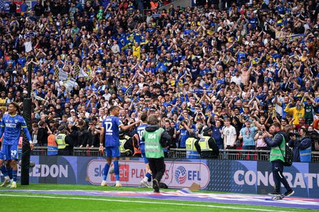 Sky Bet League 2 Playoff Final AFC Wimbledon v Walsall Wimbledon fans celebrate league 2 play off final win during the Sky Bet League 2 Playoff Final match AFC Wimbledon vs Walsall at Wembley Stadium, London, United Kingdom, 26th May 2025 (Photo by Harvey Murphy News Images) Copyright: xHarveyxMurphy NewsxImagesx