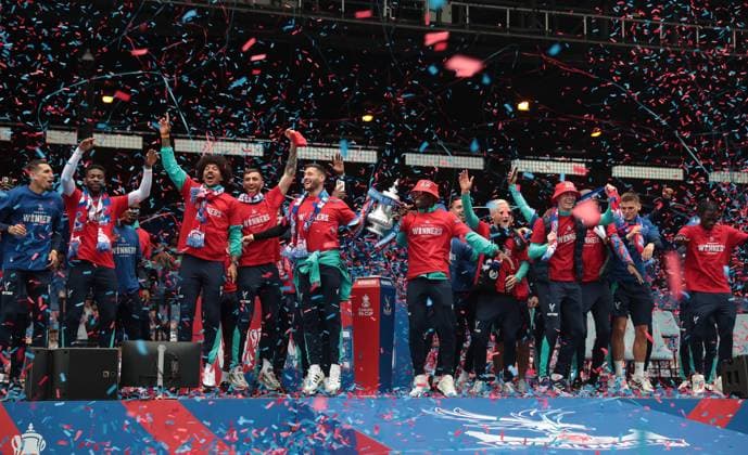 . - Crystal Palace FA Cup Trophy Parade & Celebrations, Selhurst Park Stadium, London, England. - 26th May 2025. (C) Daniel Weir Crystal Pix Joel Ward of Crystal Palace & Marc Guehi of Crystal Palace hold aloft the Emirates FA Cup Trophy in celebration with there team mates on the stage at Selhurst Park under Confetti during the Crystal Palace FA Cup trophy bus parade & party celebrations at Selhurst Park stadium in South London. - Crystal Palace FA Cup Trophy Parade & Celebrations, Selhurst Park Stadium, London, England. - 26th May 2025. (C) Daniel Weir Crystal Pix London Selhurst Park Stadium United Kingdom Copyright: xDanielxWeirx CP_Crystal_Palace_Bus_Parade_Party_03
