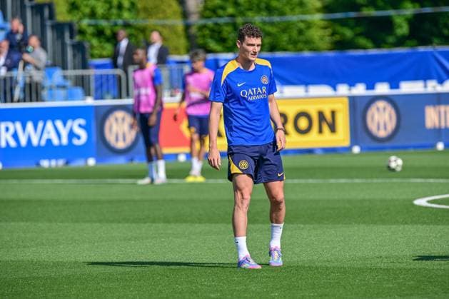 CALCIO - UEFA Champions League - Inter Champions League Media Day Benjamin Pavard seen during the Inter Media Day during Inter Champions League Media Day, UEFA Champions League football match in Appiano Gentile, Italy, May 26 2025 Appiano Gentile Italy  Copyright: xIPAxSport ABACAx