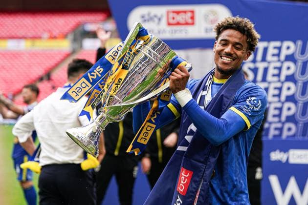 Sky Bet League 2 Playoff Final AFC Wimbledon v Walsall Celebrations after promotion during the Sky Bet League 2 Playoff Final match AFC Wimbledon vs Walsall at Wembley Stadium, London, United Kingdom, 26th May 2025 (Photo by Harvey Murphy News Images) Copyright: xHarveyxMurphy NewsxImagesx