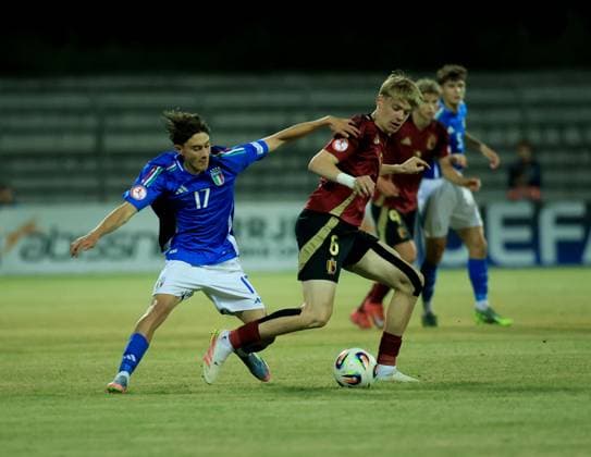 Belgium vs Italy during the UEFA European Under-17 Championship 2024 25 Group B, in Durres, Albania on May 26, 2025. Valerio Maccaroni of Italy and Nathan De Cat of Belgium fights for the ball during the UEFA European Under-17 Championship 2024 25 Group B football match Belgium vs Italy at the Niko Dovana stadium in Durres, Albania, on May 26, 2025. DURRES ALBANIA Copyright: xADNANxBECIx