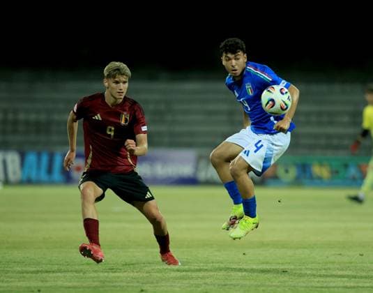 Belgium vs Italy during the UEFA European Under-17 Championship 2024 25 Group B, in Durres, Albania on May 26, 2025. Stan Naert of Belgium and Vincenzo Prisco of Italy fights for the ball during the UEFA European Under-17 Championship 2024 25 Group B football match Belgium vs Italy at the Niko Dovana stadium in Durres, Albania, on May 26, 2025. DURRES ALBANIA Copyright: xADNANxBECIx