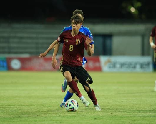 Belgium vs Italy during the UEFA European Under-17 Championship 2024 25 Group B, in Durres, Albania on May 26, 2025. August De Wannemacker of Belgium controls the ball during the UEFA European Under-17 Championship 2024 25 Group B football match Belgium vs Italy at the Niko Dovana stadium in Durres, Albania, on May 26, 2025. DURRES ALBANIA Copyright: xADNANxBECIx