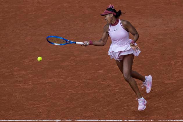 2025 French Open - Day Two Naomi Osaka returns the ball against Paula Badosa at the Roland Garros Grand Slam Tournament on Day 02 in Paris, France, on May 26, 2025. Paris France  Copyright: xRobertxSzaniszlox originalFilename:szaniszlo-notitle250526_npOO0.jpg
