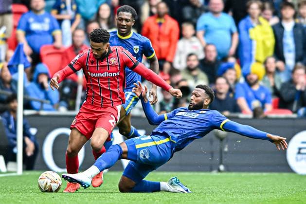 AFC Wimbledon v Walsall - Sky Bet League Two Play Off Final George Hall (20 Walsall) is challenged by Myles Hippolyte (21 AFC Wimbledon) during the Sky Bet League 2 Play Off Final match between AFC Wimbledon and Walsall at Wembley Stadium in London, England, on May 26, 2025. London Greater London United Kingdom  Copyright: xMIxNewsx originalFilename:fletcher-afcwimbl250526_np7Xn.jpg