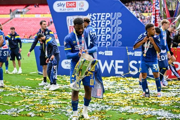 AFC Wimbledon v Walsall - Sky Bet League Two Play Off Final Myles Hippolyte (21 AFC Wimbledon) holds the cup during the Sky Bet League 2 Play Off Final match between AFC Wimbledon and Walsall at Wembley Stadium in London, England, on May 26, 2025. London Greater London United Kingdom  Copyright: xMIxNewsx originalFilename:fletcher-afcwimbl250526_npBYy.jpg