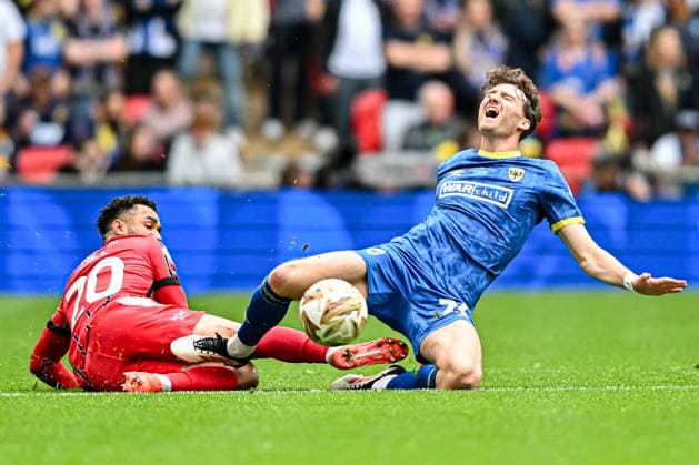 AFC Wimbledon v Walsall - Sky Bet League Two Play Off Final George Hall of Walsall and Riley Harbottle of AFC Wimbledon challenge for the ball during the Sky Bet League 2 Play Off Final match between AFC Wimbledon and Walsall at Wembley Stadium in London, England, on May 26, 2025. London Greater London United Kingdom  Copyright: xMIxNewsx originalFilename:fletcher-afcwimbl250526_npqJs.jpg