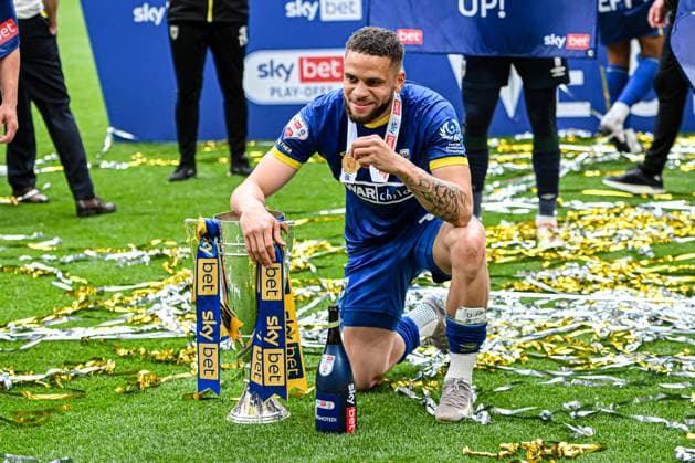 AFC Wimbledon v Walsall - Sky Bet League Two Play Off Final Marcus Browne (18 AFC Wimbledon) celebrates with the cup during the Sky Bet League 2 Play Off Final match between AFC Wimbledon and Walsall at Wembley Stadium in London, England, on May 26, 2025. London Greater London United Kingdom  Copyright: xMIxNewsx originalFilename:fletcher-afcwimbl250526_nprWg.jpg