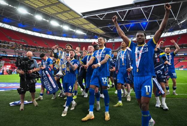 Football - 2024 2025 EFL Sky Bet League Two - Play-Offs - Final - AFC Wimbledon vs Walsall - Wembley Stadium - Monday 26th May 2025. AFC Wimbledon s Jake Reeves with the trophy after their promotion to League One. COLORSPORT Ashley Western 