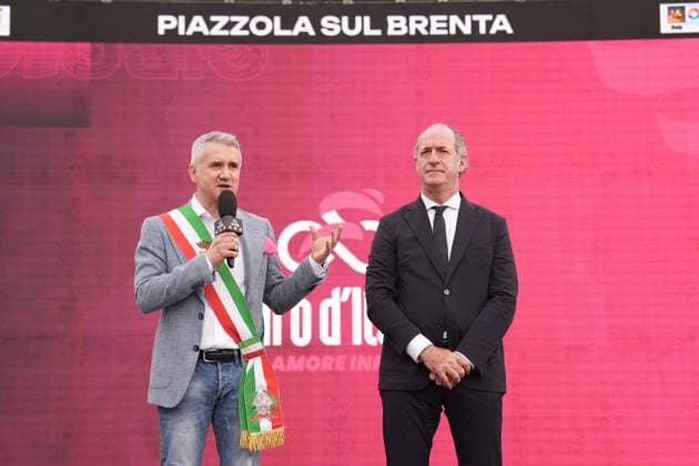 Major Piazzola sul Brenta Valter Milani with Venetian President Luca Zaia during the stage 16 of the Giro d™Italia from Piazzola sul Brenta to San Valentino (Brentonico), Italy - Tuesday, May 27, 2025. - cycling.  Copyright: xMassimoxPaolone LaPressex