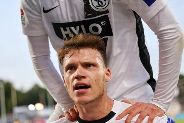 Torjubel SV Elversberg beim 1:1 durch Robin Fellhauer (SV Elversberg, 06) , Deutschland, Fussball, Bundesliga-Relegation, 2024 2025, SV Elversberg vs. 1. FC Heidenheim, 26.05.2025, Ursapharm-Arena, Spiesen-Elversberg, Deutschland DFL REGULATIONS PROHIBIT ANY USE OF PHOTOGRAPHS AS IMAGE SEQUENCES AND OR QUASI-VIDEO. Spiesen-Elversberg Ursapharm-Arena Saarland Deutschland Copyright: xGrantxHubbsx