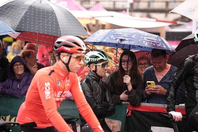 Preparation for the start during the stage 16 of the Giro d™Italia from Piazzola sul Brenta to San Valentino (Brentonico), Italy - Tuesday, May 27, 2025. - cycling.  Copyright: xMarcoxAlpozzi LaPressex