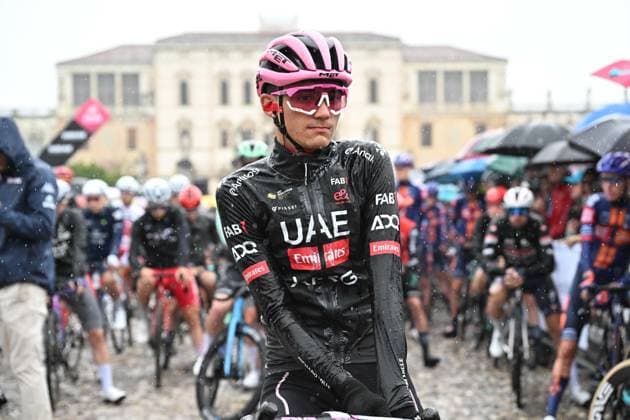 May 27, 2025, Piazzola Sul Brenta, ITALY: Mexican rider Isaac Del Toro Romero of Uae Team Emirates Xrg wearing the overall leader s pink jersey, waiting on the start line of the 16th stage of the 108 Giro d Italia 2025, cycling race over 203 km from Piazzola sul Brenta to San Valentino, 27 May 2025. ANSA LUCA ZENNARO. Giro D Italia Cycling Tour - Stage 16  - ZUMAa110 20250527_zaf_a110_007 Copyright: xZenx